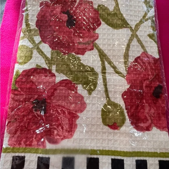 NWT, MacKenzie-Childs adorable 100% cotton waffle weave Poppy Dish Towel - Picture 5 of 7